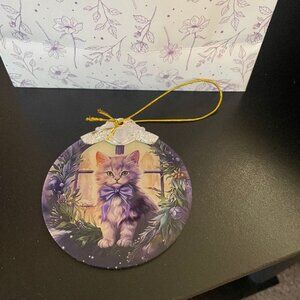 🤑🤑 PART OF 'ANY 3 FOR $10 - Brand new cute kitty ornament with lavender trim.